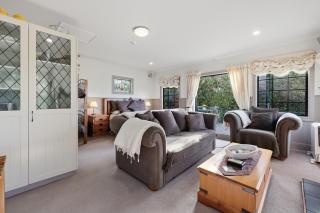 Private seaside couples hideaway - 6