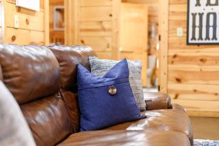 Luxury Cabin Near Lake - Sauna, Cold Plunge, Hot Tub, Fire Pit, & Games - 2