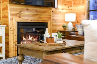 Luxury Cabin Near Lake - Sauna, Cold Plunge, Hot Tub, Fire Pit, & Games - 5