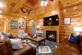 Luxury Cabin Near Lake - Sauna, Cold Plunge, Hot Tub, Fire Pit, & Games - 3