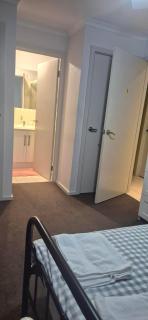 Master bedroom near airport - 1