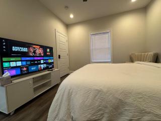 Downtown 2 bedrooms Luxe Unit - 8