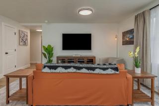 Downtown 1 Bedroom Flat with Views - 1
