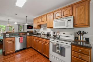RidgeHaven Retreat Massanutten 4BR Cabin w Fire Pit Games & Outdoor Dining - 6