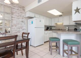 Beachfront 1BR Condo 4th Floor Beautiful Views of Perdido Pass - 4