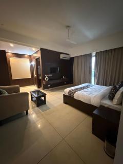 Happy Feet Homestay Luxury 3BHK with Open Terrace near Rajpur Road Dehradun - 9