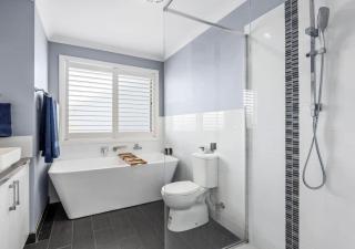 Hood Road Beach House- Hamptons inspired sleeps 9 - 8