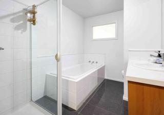 Ocean Escape- 5 Bedroom, 3 bath- Sleeps 11 - 4