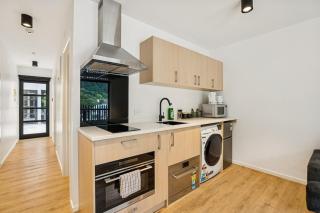 Mountain Vista Apartment! Short Stroll to the CBD - 3