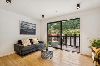 Mountain Vista Apartment! Short Stroll to the CBD - 1