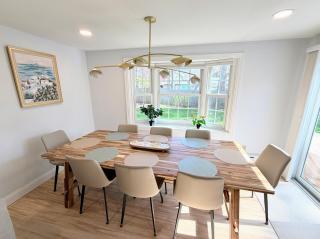 Sunny Hyannis beach retreat, walk to downtown, 3 bedrooms, sleeps 10 - 4