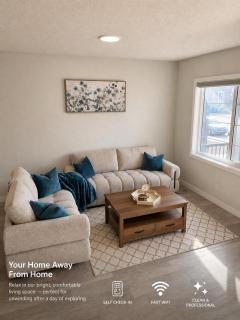 Modern Calgary Home - Airport Retreat - 4 Bedroom - Sleeps 8- AC - Luxury Living - 9