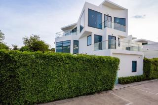 Wonderland Emerald 4 Bedroom Luxury Villa - 0