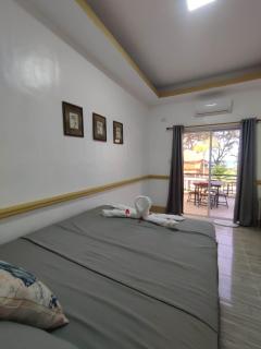 Villa Loreta Beach Resort - Zambales - 8