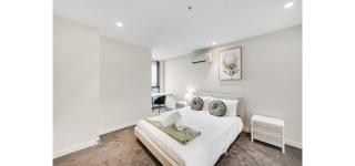 Luxury CBD Views, 2 Bedroom Apartment with Rooftop Jacuzzi and City Views - 4