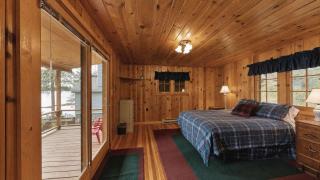 McCall Lakehouse Private Dock Beach & Grill - 3