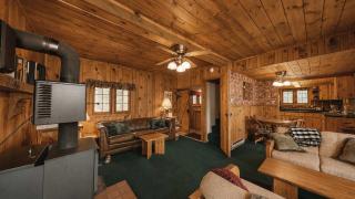 McCall Lakehouse Private Dock Beach & Grill - 6