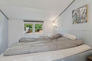 Charming Cottage Close To The Beach - 1