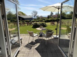 Lovely Secluded Holiday Home Near Beach - 8