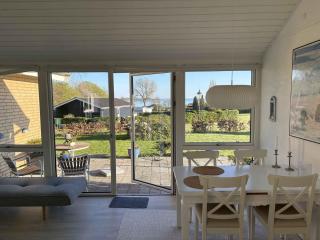 Lovely Secluded Holiday Home Near Beach - 4