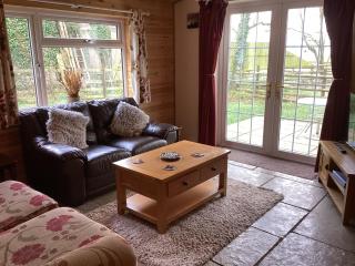 1 Bed Lodge-Sleeps 4-Pet Friendly-Free Parking - 4