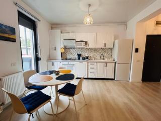 Seaside Patio Apartment - 0