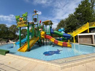Vakantiehuisje op 5 star kindercamping - 9