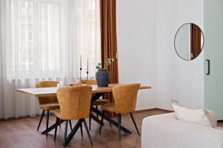 Grand Boulevard Gem Historic Apt with Balcony Views - 3