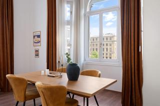 Grand Boulevard Gem Historic Apt with Balcony Views - 4