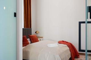 Grand Boulevard Gem Historic Apt with Balcony Views - 6