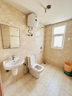 Luxury Stays Near Prem Mandir - 2