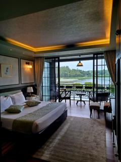 Royal Lake Hotel - 0