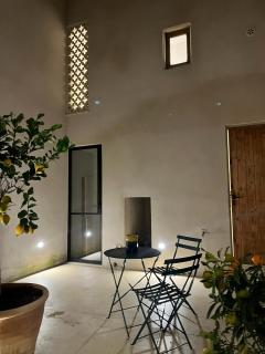 CA - Historic apartment with refined design - 6