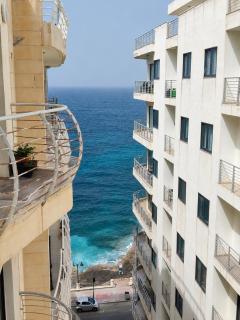 Sliema 2BR Sea View Apartment with Terrace & BBQ - 6