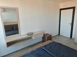 Panoramic Sea View Apartment - Balcony - Close to Beach & Center - Free Parking - 9