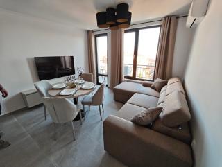Panoramic Sea View Apartment - Balcony - Close to Beach & Center - Free Parking - 5