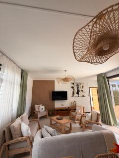 Villa Emie - Elegant 3 Bedroom Villa with Private Pool in Pereybere - 7