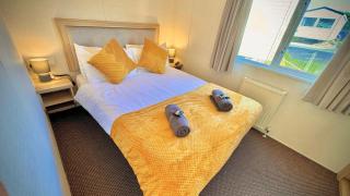 Marton Mere - 3 Bedroom Caravan- by ViVi Stays Holiday & Contractor Stays in the UK - 9