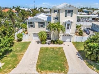 Salty Dogs home - 6