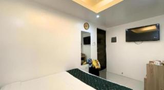 Pilot Hotel -  - 1