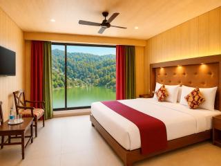 The Royal Palace Chinar-Peaks And Lake-View Luxury Hotel-Near Uppar Mall Road - 8