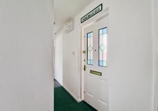 Comfy 3BR Flat on Quiet Street in Wollaton - 2