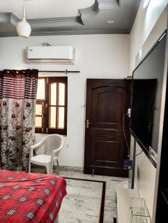 Khanna Niwas - 1