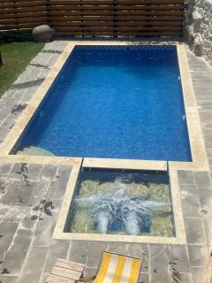 Bella Guesthouse with Garden, Pool & Jacuzzi - 6