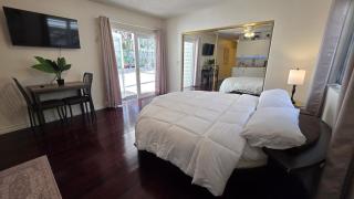 Beverly Hills Studio with Unique Round Bed Adj to Cameo Hotel and Rodeo Drive - 5