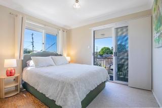 Woody Point hideaway, 3 bedroom townhouse - 2