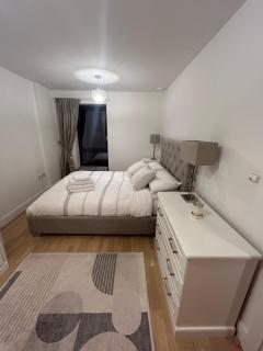 Elegant King Room Riverside Wandsworth - 9