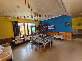 Hills and Hush BnB - 9