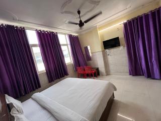 Tarun Palace 2 Mint Walk Nizamuddin Metro - 5