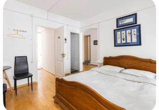 Room in Center 2 - 1